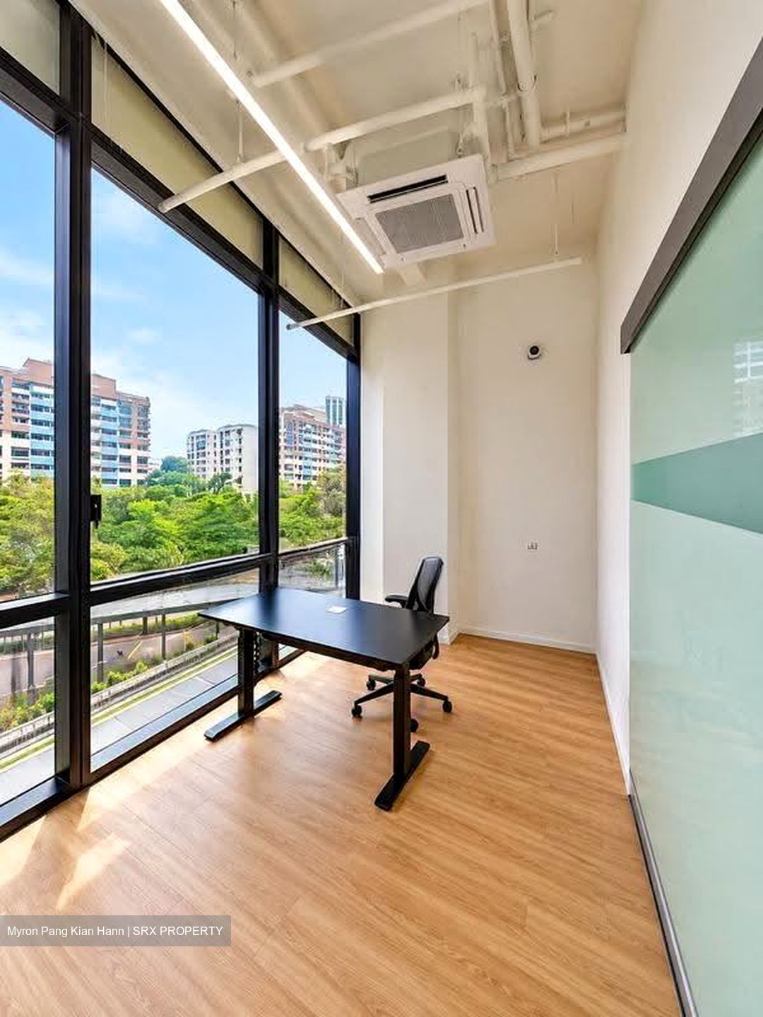 Woods Square (D25), Office #635828581